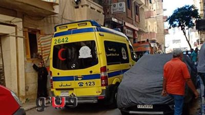 انتشال سيدة من تحت أنقاض عقاري الجمرك المنهارين