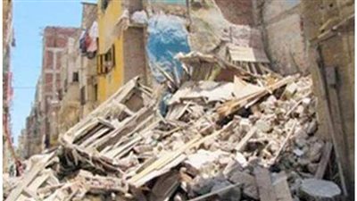 انهيار منزل من ٣ طوابق باسيوط وجاري استخراج سكانه من أسفل الانقاض