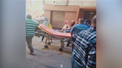 الصور الأولى لاستخراج جثمان  ضحية العقار المنكوب بالإسكندرية