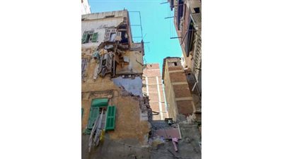 وفاة طفل وسيدة حصيلة انهيار عقارين بالإسكندرية