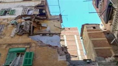 ٧ صور ترصد انهيار العقار المنكوب بمنطقة الجمرك في الإسكندرية