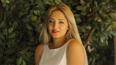 بعد انفصالها عن محمد رشاد.. مي حلمي تغني 