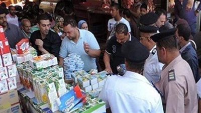 مباحث  التموين تحرر 12 مخالفة عدم حمل شهادة صحية بالجيزة