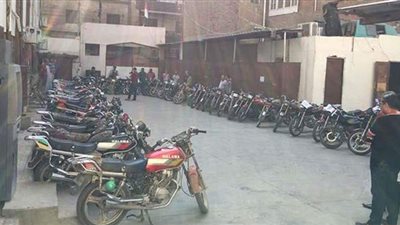 إحالة عاطلين سرقا دراجة بخارية من أسفل عقار بمدينة 15 مايو للمحاكمة