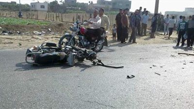مصرع شخص وإصابة ٣ آخرين إثر تصادم توك توك بموتوسيكل في الغربية