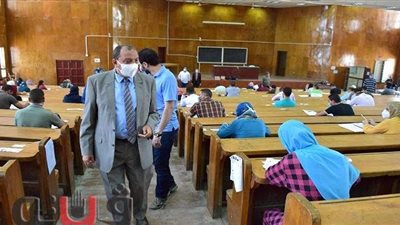 رئيس جامعة بني سويف يراجع إجراءات مواجهة كورونا بامتحانات التعليم المفتوح