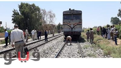 للمرة الثانية خلال 24 ساعة.. اصطدام قطار  بتروسيكل في قنا | صور