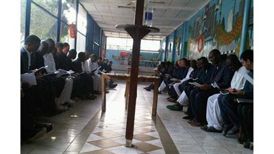 الأسقفية تواصل تقديم خدمة السجناء ماديا ومعنويا