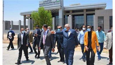 رئيس هيئة الاستثمار يتفقد مجمع خدمات المستثمرين بالوادي الجديد