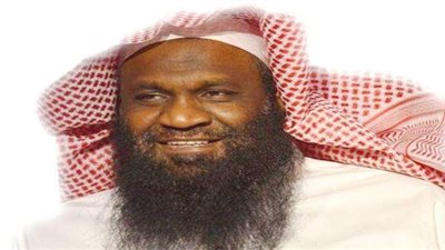 حديث الغناء في الجنة لإمام الحرم المكي يثير جدلًا بين النشطاء