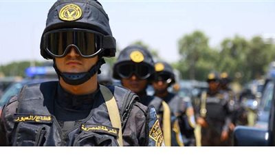 لحظة سقوط  عنصر  إجرامى بحوزته 120 طربة حشيش بمطروح| فيديو