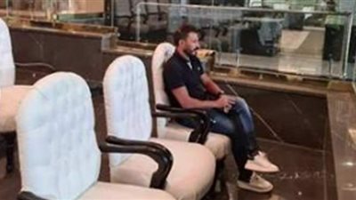 سيد معوض يحضر مباراة الأهلي وأسوان بالدوري