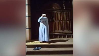 أذان وصلاة على سلالم مسجد بالمنوفية والسبب عامل.. والأوقاف تحقق في الواقعة | فيديو