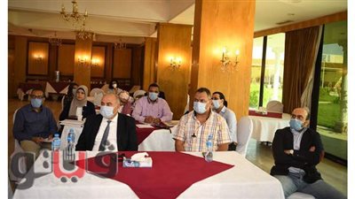 محافظ قنا يشارك في ورشة عمل لمناقشة تطوير صناعة العسل الأسود | صور