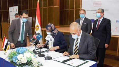 4,3 مليار جنيه لتوقيع عقد مشروع توليد الكهرباء من طاقة الرياح بخليج السويس