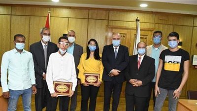 محافظ قنا يكرم اوائل الثانوية العامة بالمحافظة