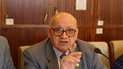 برلماني  يطالب بحل ازمة  إنتاج البيض والعلف