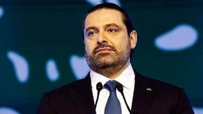 آيات من القرآن... صورة لسعد الحريري يتلو القران لوالده خلال توجهه إلى لاهاي