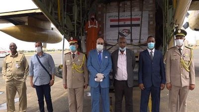 وصول طائرة شحن مصرية تحمل مساعدات طبية للشعب السوداني