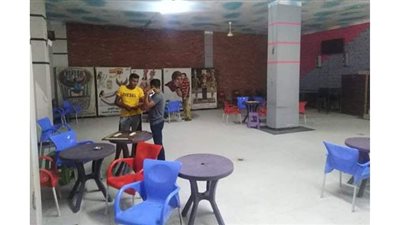 حملة مكبرة لرفع الإشغالات بأبو قرقاص بالمنيا وإغلاق مقهيين مخالفين