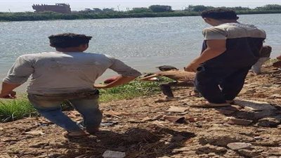 انقلاب سيارة  ملاكي بنهر النيل في زفتي