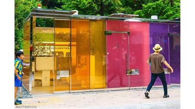 غرائب اليابان.. حمامات شفافة في حدائق عامة تتضمن سرا بالتصميم