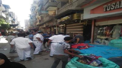 حملة لإزالة الإشغالات والباعة الجائلين من سوق كفر الزيات وتحرير ٦٣محضرا