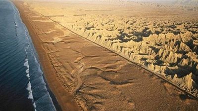 إيران تعلن تشييد ميناء جديد على بحر عمان