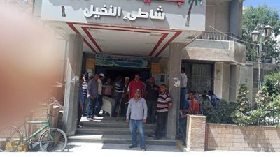 تجمهر العاملين بجمعية ٦ أكتوبر احتجاجا على عدم صرف رواتبهم المتأخرة| صور