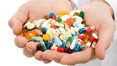 طبيب كلى يكشف أضرار الافراط في تناول المسكنات | فيديو