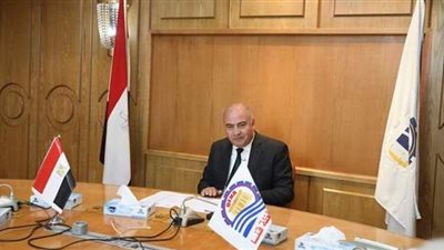 محافظ قنا يشهد تسليم 8 عقود لجمعيات أهلية