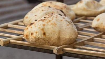 المصرية لحقوق الإنسان تطالب بالغاء قرار وزير التموين بشأن  تخفيض وزن رغيف الخبز