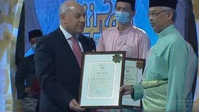 بحضور الملك.. ماليزيا تتوج شيخ الأزهر بجائزة 