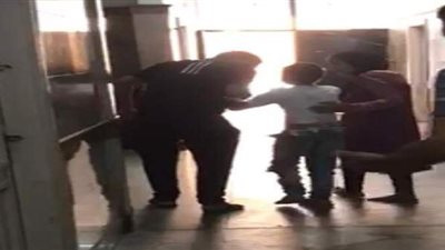 مرافق بالغرفة المحجوزة بها ضحية التعذيب: الطفلة حالتها صعبة وتصرخ طوال الوقت