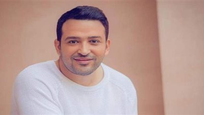 تامر حسين يشكر محبي عمرو دياب بعد حذف كليبه المسرب