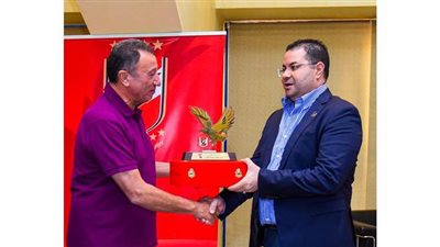 مجلس الأهلي يكرم سعد شلبي مستشار مجلس الإدارة لشئون التسويق