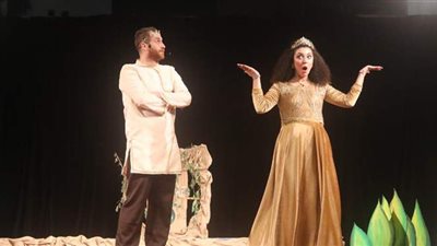 خالد جلال يشهد مسرحية  