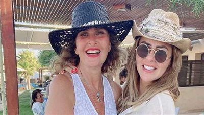 زوجه السقا تظهر برفقة يسرا