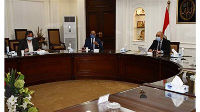 وزير الإسكان يتابع برنامج خدمات الصرف الصحي المُستدامة في المناطق الريفية