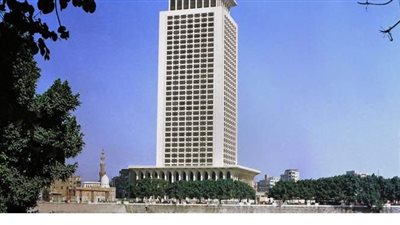 مساعد وزير الخارجية للشئون الأوروبية يقلد السفير المجري بالقاهرة وسام الجمهورية