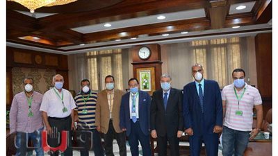 محافظ المنيا يبحث مع وفد الزراعة دعم القوافل البيطرية والندوات الإرشادية