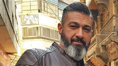 ياسر جلال يحصد جائزة أفضل ممثل بمهرجان همسة للآداب والفنون