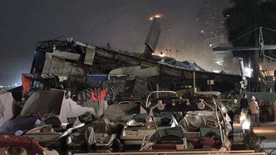 انهيار الطابق الثالث وراء غرق مركب جولدز جيم بكورنيش الدقي | صور