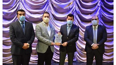 وزير الشباب يكرم الزميل أحمد الديب وأعضاء مجلس اتحاد مراكز شباب المدن السابقين