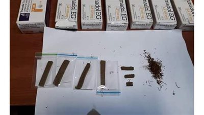 إحباط محاولة تهريب حشيش وترامادول بحوزة راكب في مطار القاهرة
