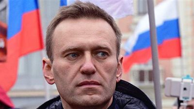 بطائرة خاصة وفريق من الأطباء.. نقل المعارض الروسي نافالني 