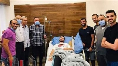 الخطيب وعبد الحفيظ يطمئنان علي محمود متولي بعد جراحة الصليبي