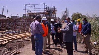 محافظ أسيوط يتفقد إنشاءات كوبري منقباد العلوي بالطريق الزراعي