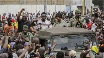 إعادة فتح الحدود المالية بعد الانقلاب والإطاحة بالرئيس