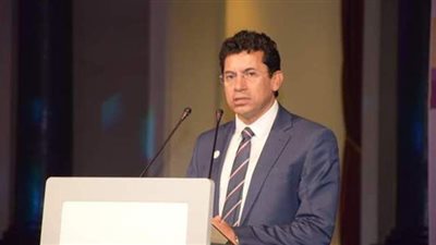 أشرف صبحي يطالب لاعبي الأهلي والزمالك بالتحلي بالروح الرياضية والتنافس الشريف